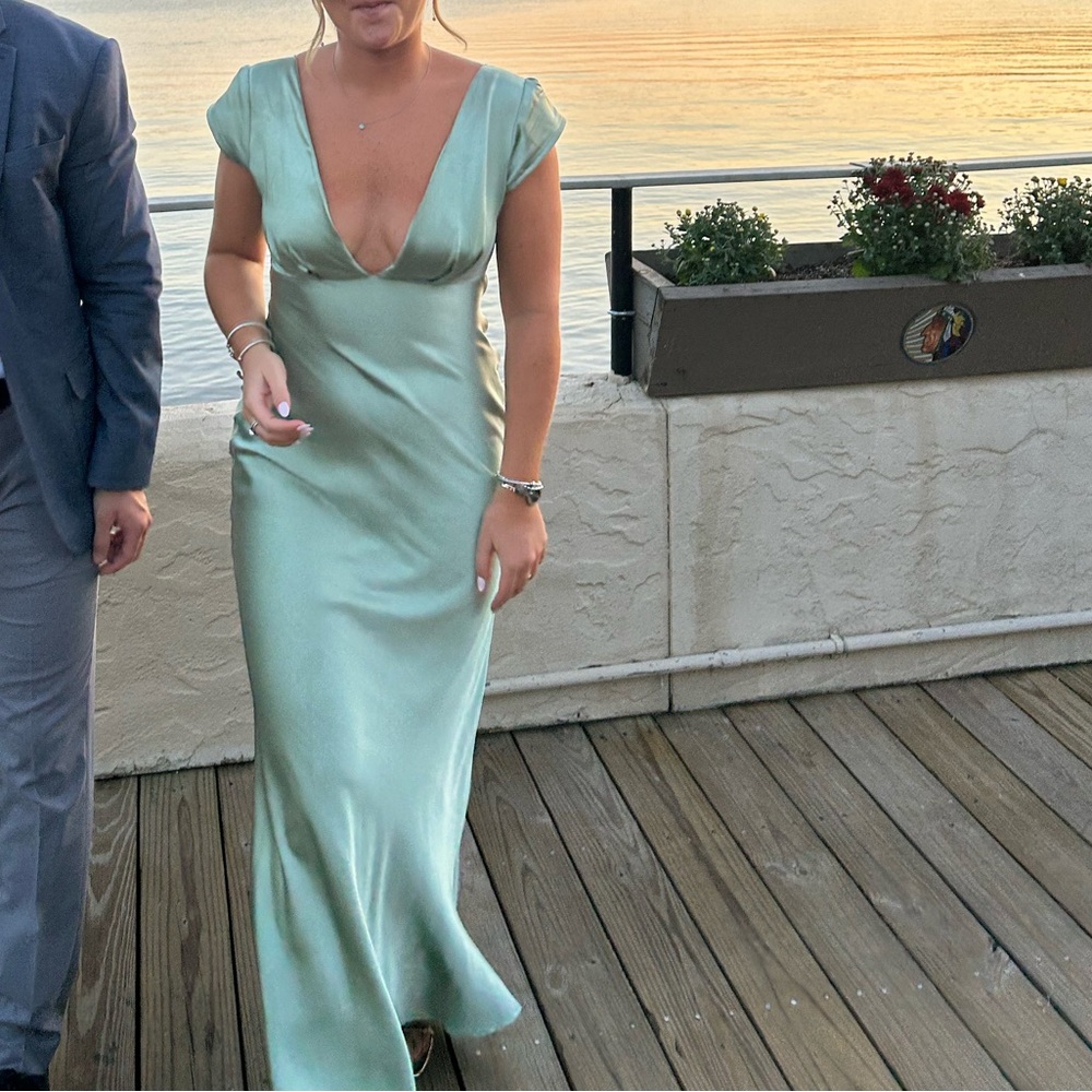 Elegant Light Green Evening Gown